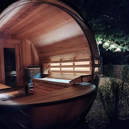 Le Domaine De Pivette Chambre Climatisee Et Insolite Avec Terrasse Privative Авранш Номер фото